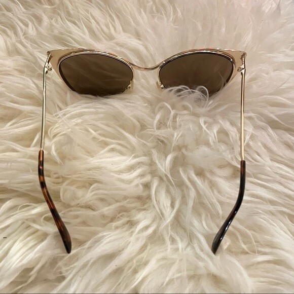 Holy Chic Bundle - Picture 6 of 7